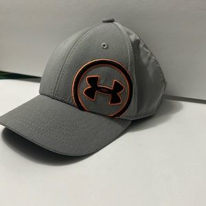 Youth Fitted Under Armour size SM/MD hat/cap
